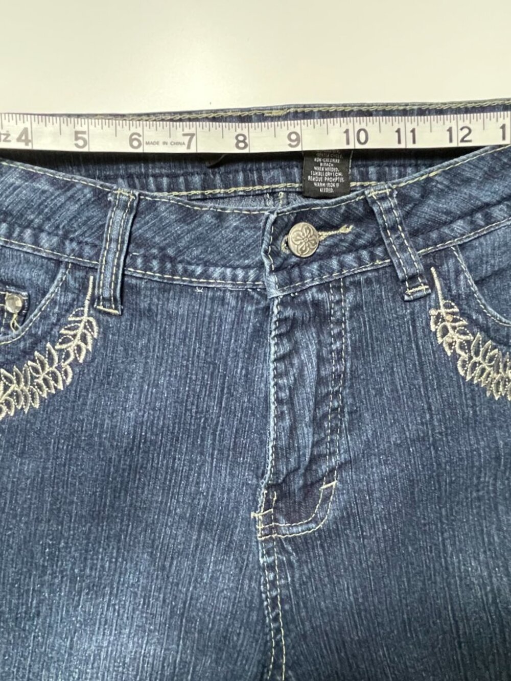 Roz & Ali Women’s Embroidered Beaded Jeans Size 10 Wide Leg Dark Wash Excellent - Picture 13 of 16